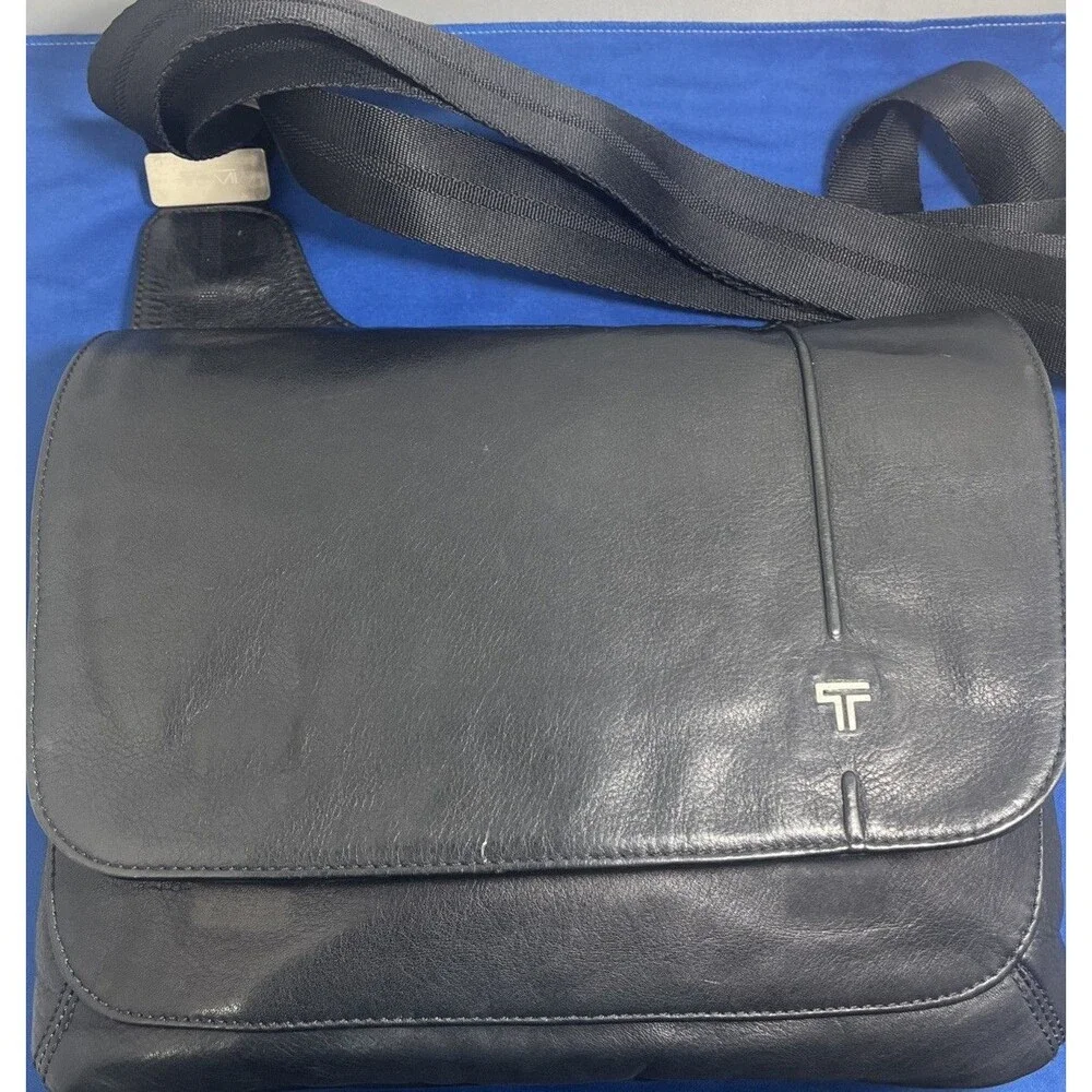 TUMI 6923D Bryce Black Leather Messenger Bag Crossbody Shoulder Flap Pouch